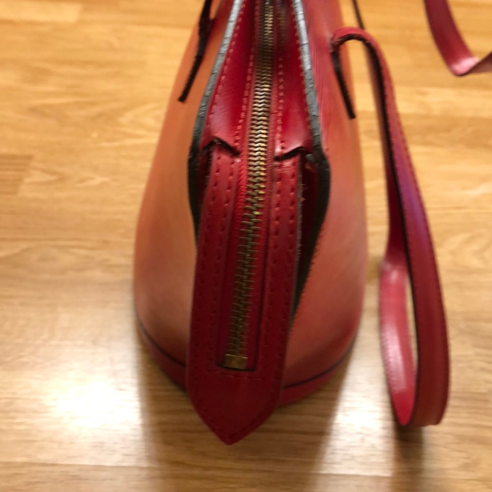 Louis Vuitton Epi Red Shoulder Bag - Picture 4 of 6